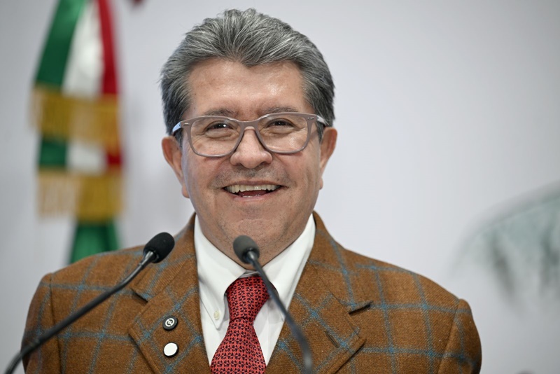 Monreal va contra los cobros escondidos en el mundo digital