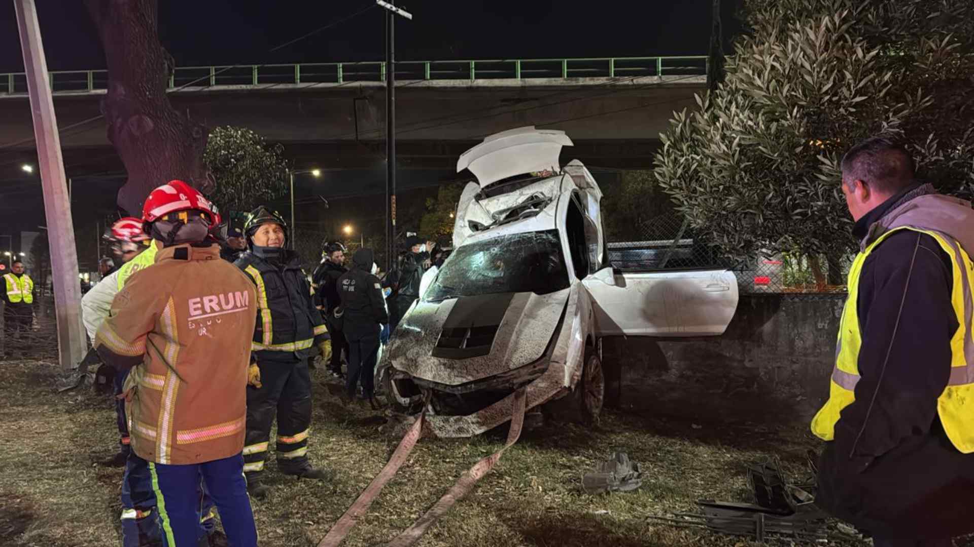 Fatal choque contra muro del Tren Ligero en Coyoacán deja un fallecido